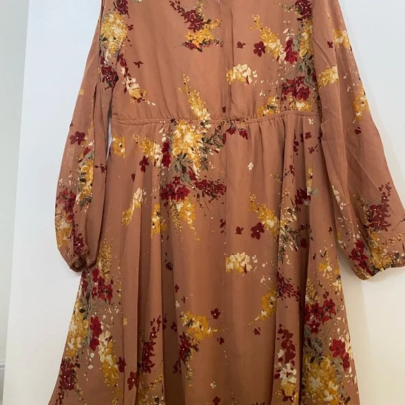 Maurice’s slit sleeve floral tie neck dress. Size Medium. - Picture 4 of 5